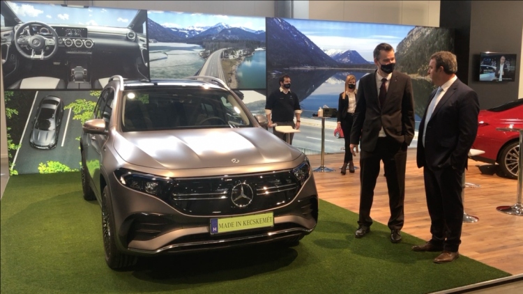 Mercedes-Benz EQB elektromos autó