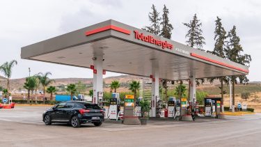 üzemanyag töltőállomás benzinkút