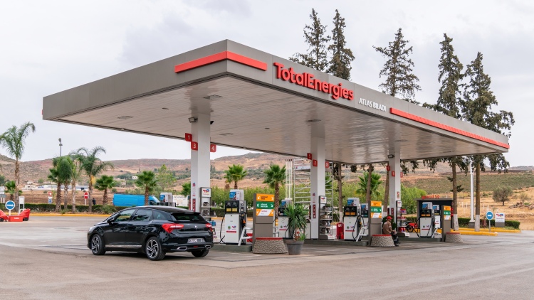 üzemanyag töltőállomás benzinkút