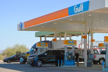 üzemanyag töltőállomás benzinkút kamion