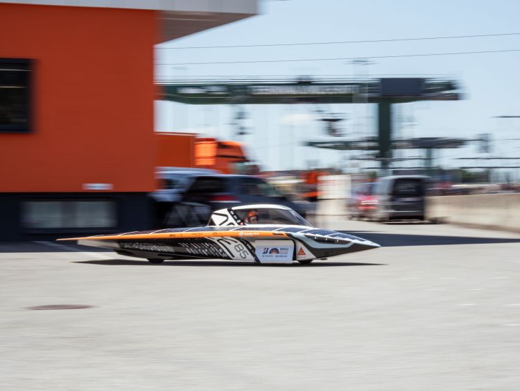Úton a World Solar Challenge-re – tengeren és levegőben