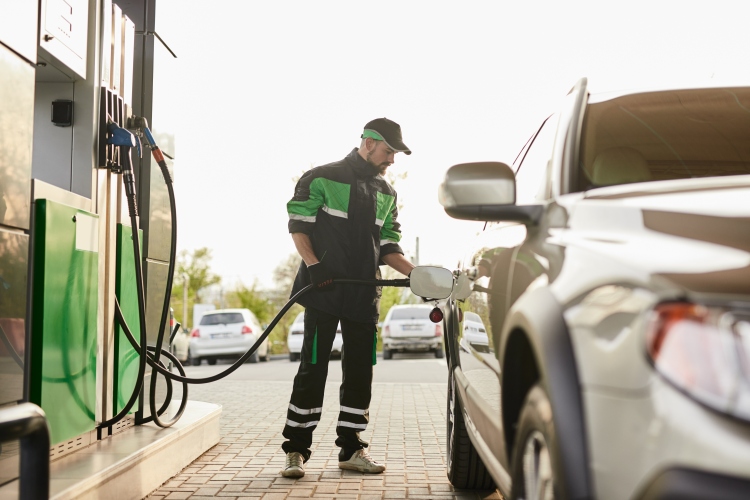 Csütörtökön is csökken – de csak az egyik üzemanyagára