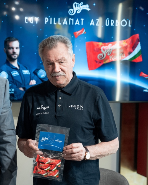farkas bertalan első magyar űrhajós űrcsoki