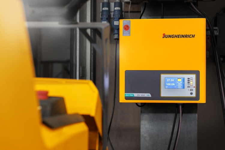 jungheinrich elektromos targonca töltés