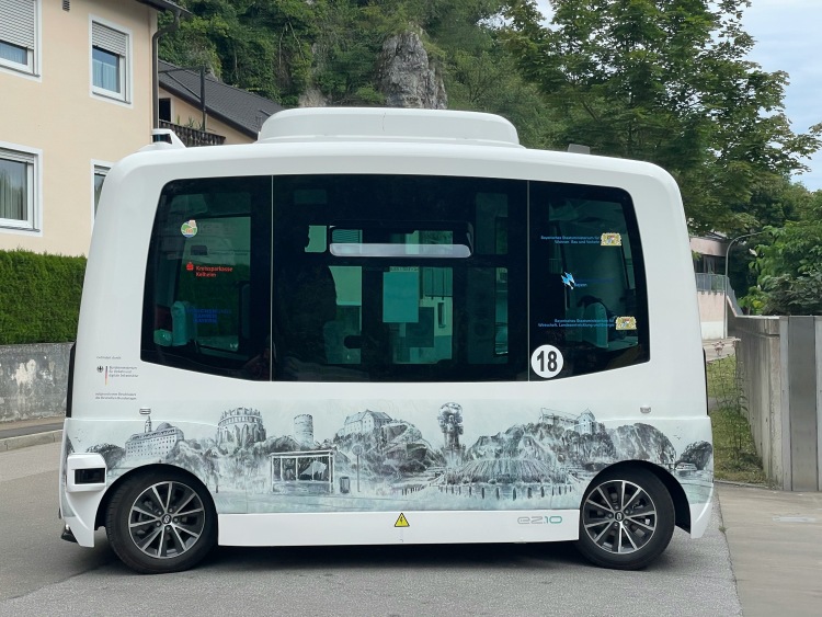 autonóm önvezető autóbusz