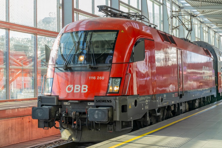 Három óráról negyvenegy percre csökkent a vasúti menetidő