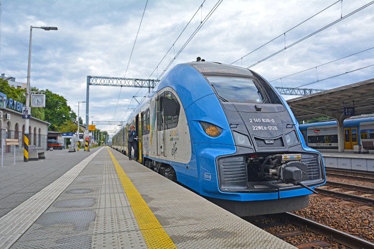 Ez a motorvonat háromféle energiaforrás közül válogathat