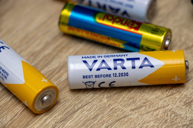 A használt elem veszélyes és értékes anyagokat is tartalmaz