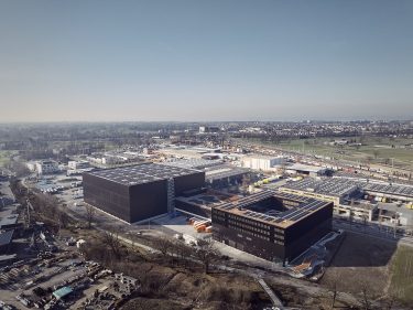 Légi felvétel a Gebrüder Weiss wolfurti logisztikai és IT központjáról.