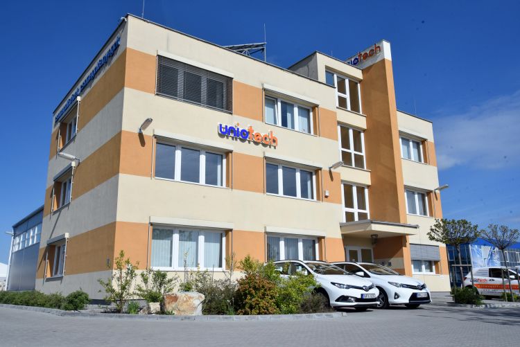UNIOTECH központi épület Dunakeszin