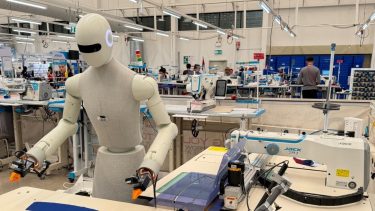 Humanoid robot gyártóüzemben