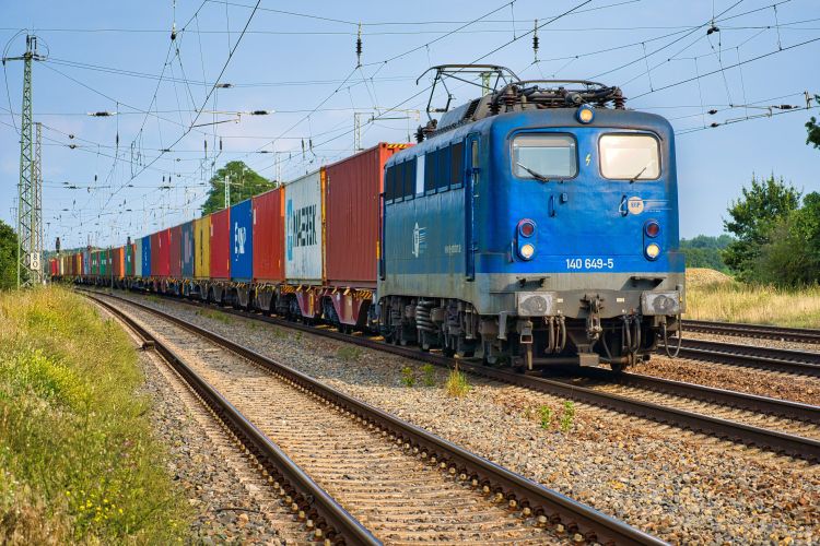 Cselekvési programot sürgetnek az árufuvarozás megmentésére