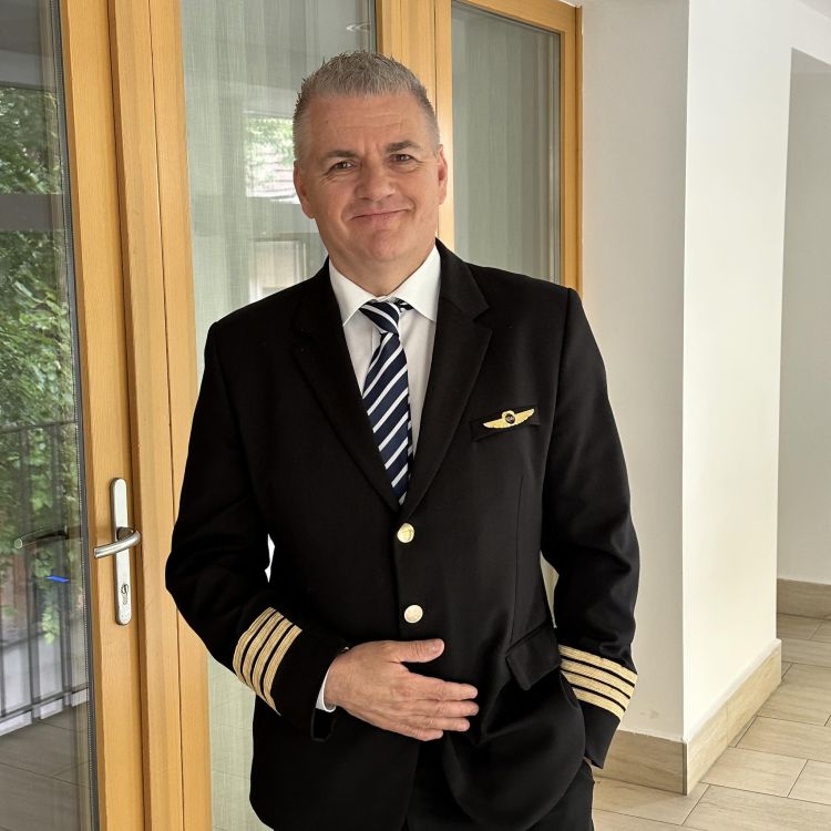 Boeing cargo kapitány portré