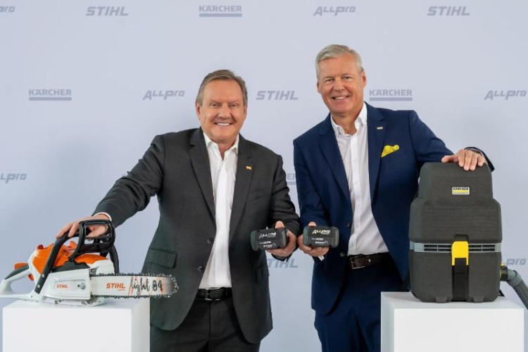 Michael Traub, a STIHL AG igazgatóságának elnöke, valamint Hartmut Jenner, az Alfred Kärcher SE & Co. KG vezérigazgatója (CEO) és igazgatótanácsának elnöke. (Fotó: karcher.com)