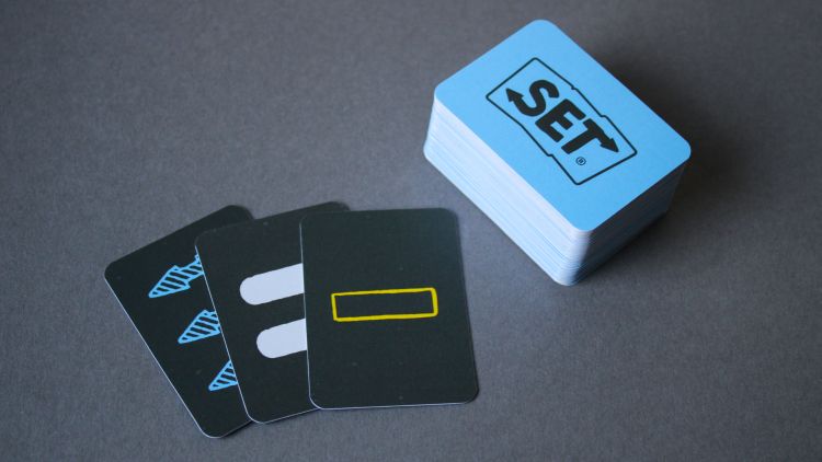 SET kártyajáték arculatterve