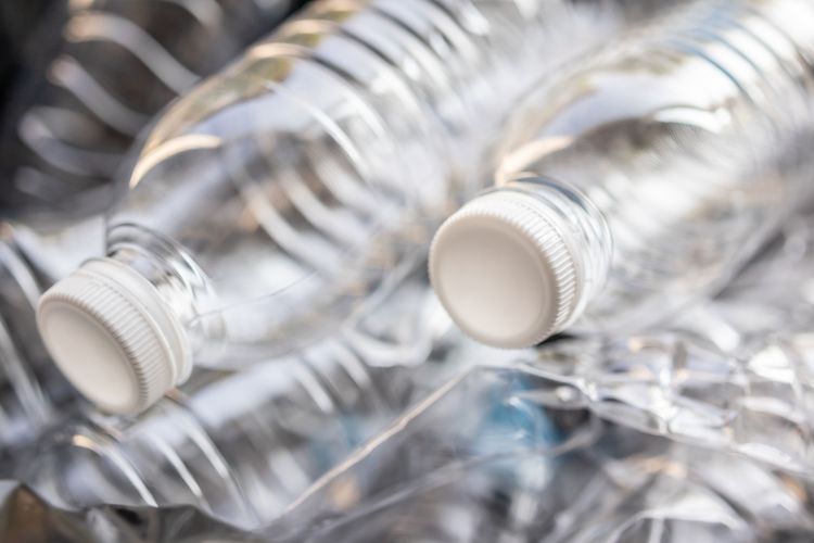 PET palackok Európai Bizottság ellenőrzés műanyagtartalom